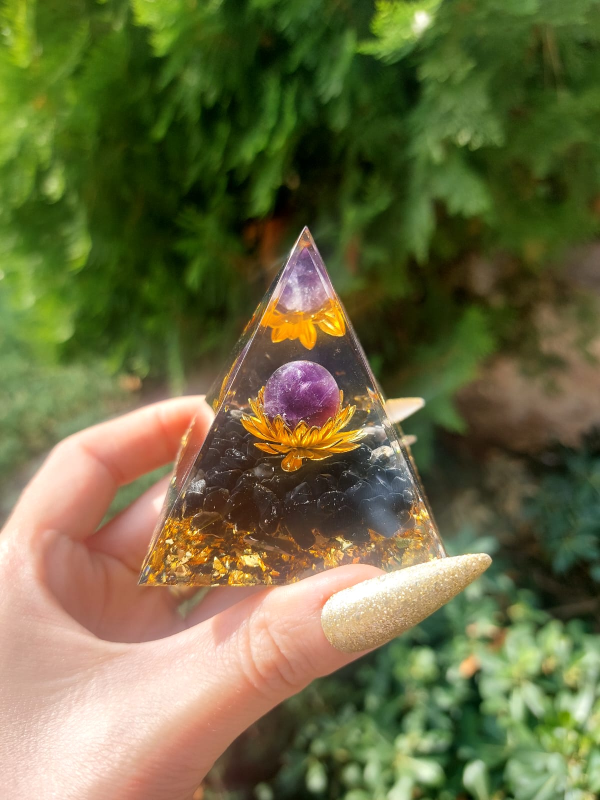 Ametist & Obsidyen Gold Lotus Orgonit Piramit