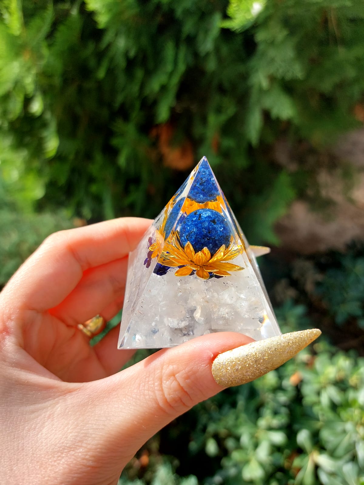 Kristal Kuvars & Sodalit Gold Lotus Orgonit Piramit