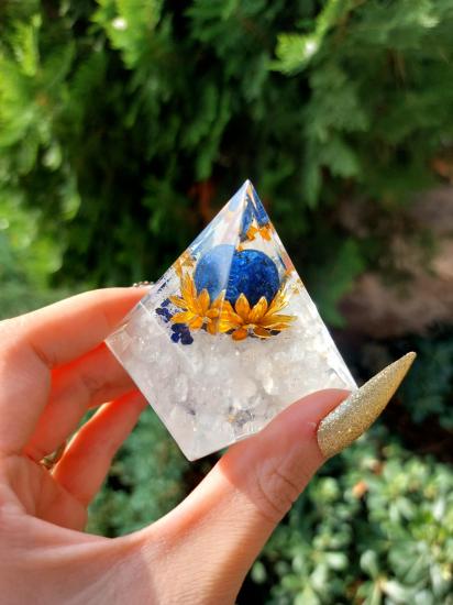 Kristal Kuvars & Sodalit Gold Lotus Orgonit Piramit